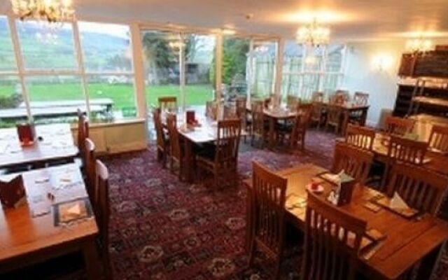 The Three Wheat Heads