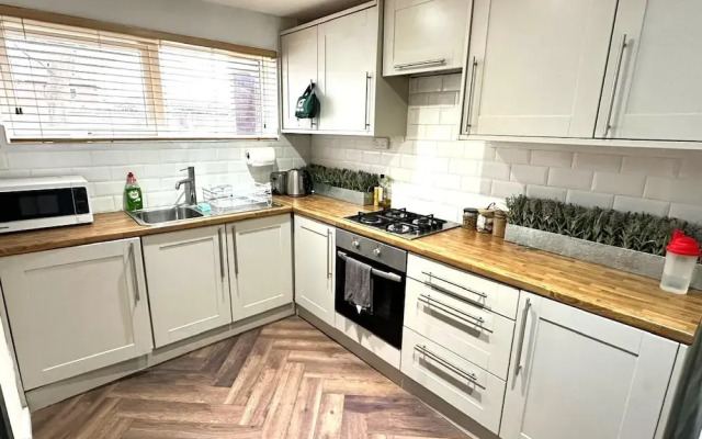 Leamington Spa-3 Bed-garden-pets-parking