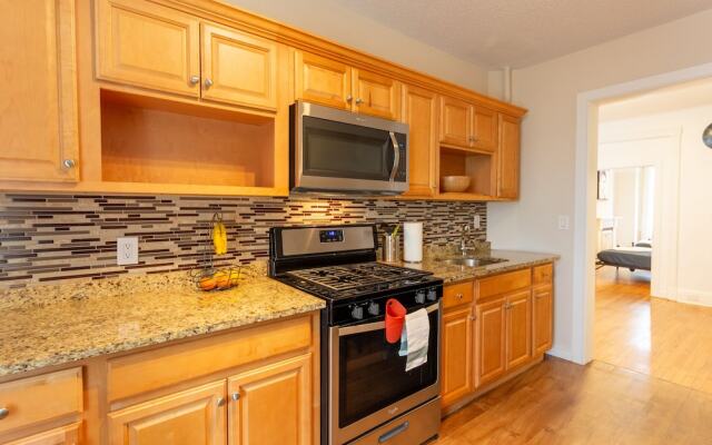 Charming Brownstone Apt near NYC