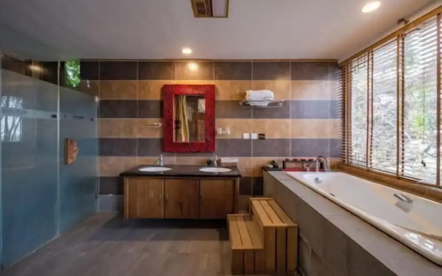 Lijiang Jinli Chinese Courtyard Inn