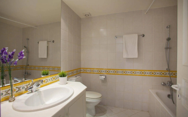 Alia Seafront Suite