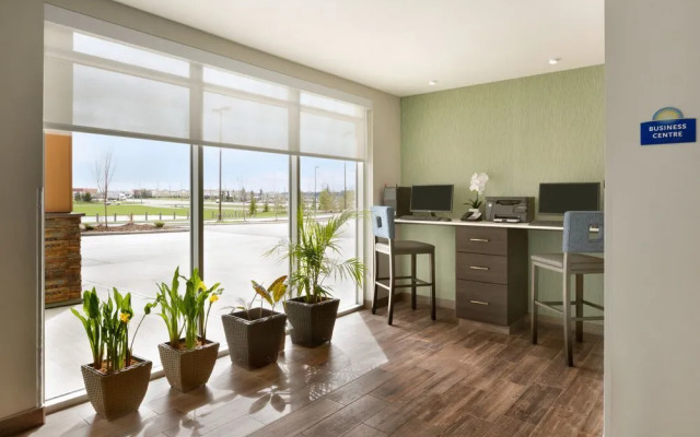 Days Inn and Suites Airdrie