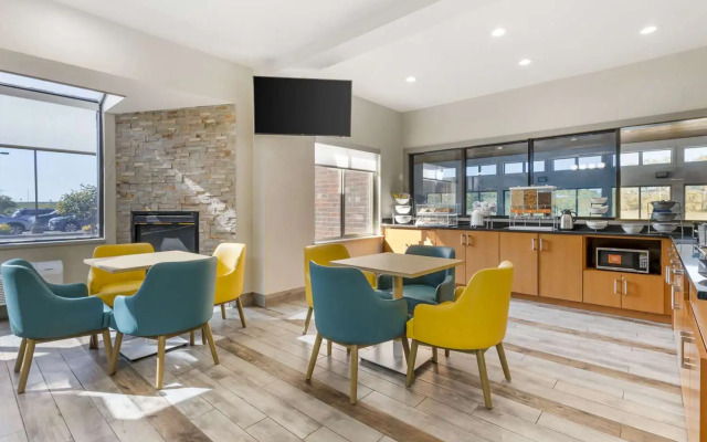 Comfort Inn & Suites