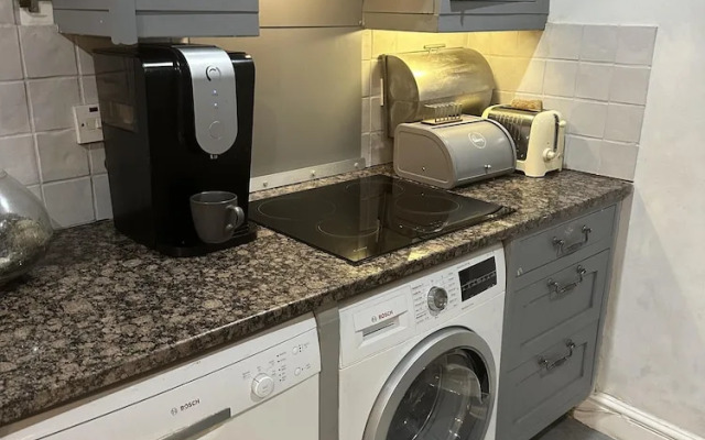 My Sky London House Near Attractions