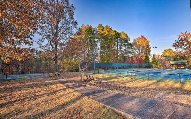 Lake Access: Waleska House w/ Floating Dock!