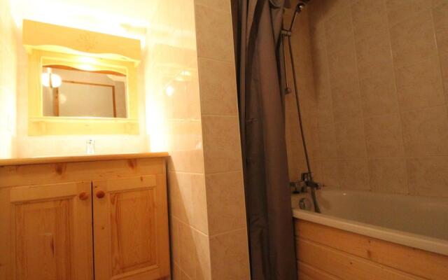 Appartement Lanslevillard, 3 pièces, 7 personnes - FR-1-508-7