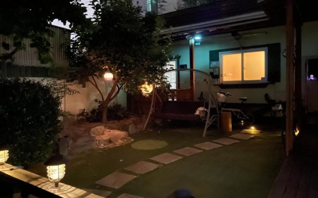 Momojein Guest House - Hostel