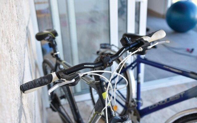 Amazing Home in Pucisca With 3 Bedrooms, Wifi and Outdoor Swimming Pool