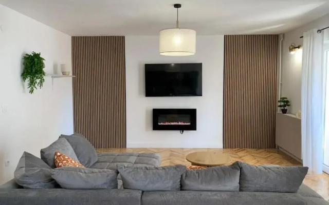 Luxury Apartment Ivo With Jacuzzi Near the Beach