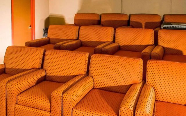 Economy Inn & Suites