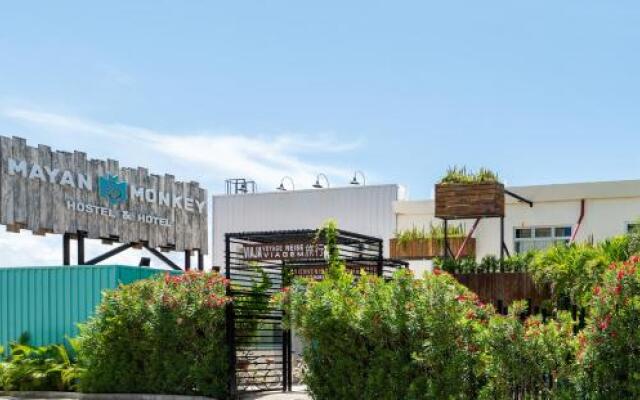 Señor Frogs Hostel - Adults Only