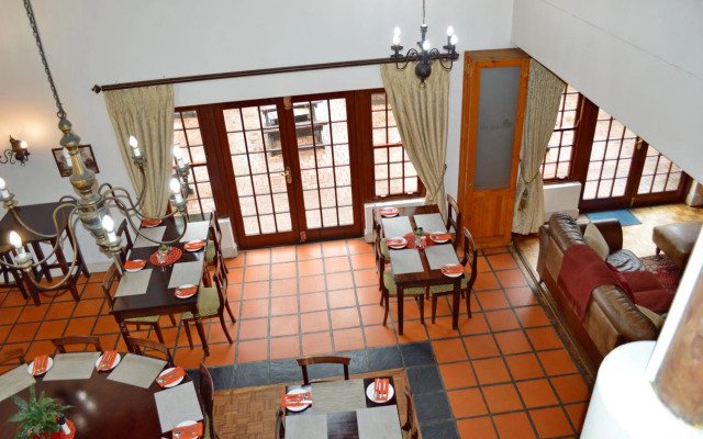 Oakhurst Hotel