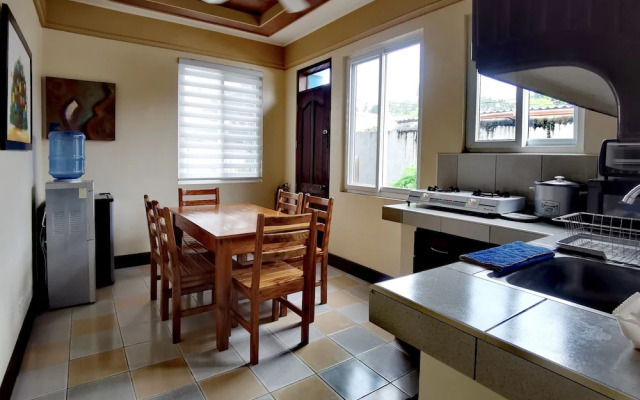 Den Den Guesthouse