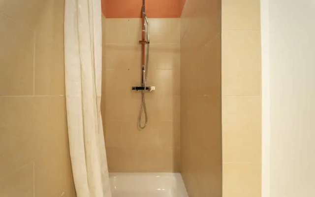 Beautiful and Sunny 2bdr Apartment