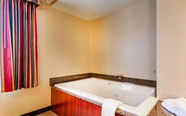 Comfort Suites