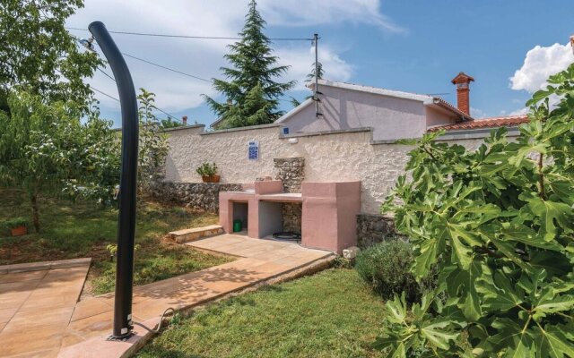 Awesome Home in Divsici With Wifi and 3 Bedrooms