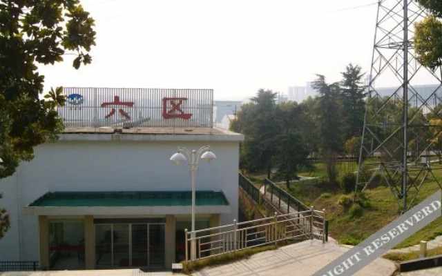 Longshan Hotel