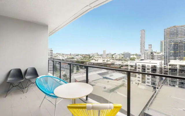 South Brisbane 2 Bedrooms Apartment with Free Parking by KozyGuru