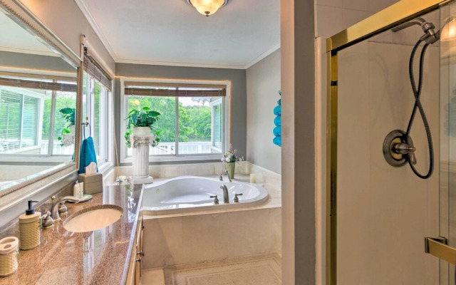 'paradise Lakehouse' in Hickory w/ Dock & Views!