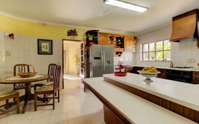 Villa - 4 Bedrooms with Pool and WiFi - 105890