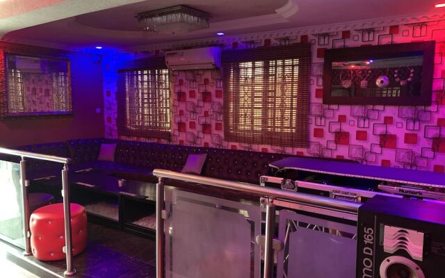 Islanders Lounge and Hotel