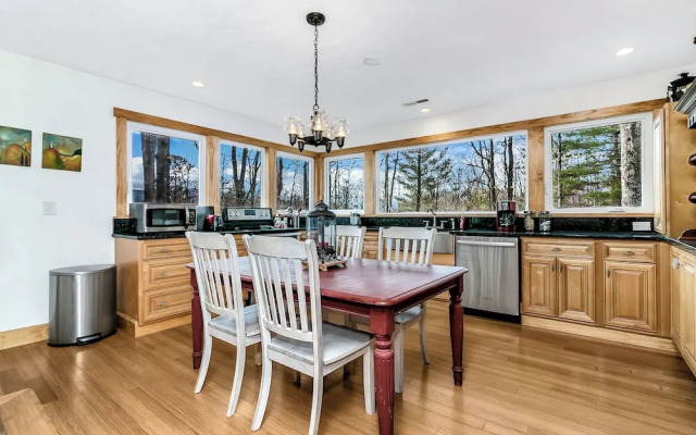 Black Mountain Treehouse