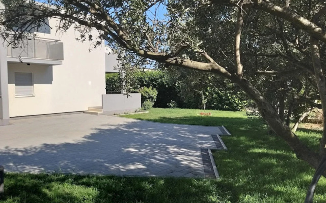 Modern Apartment in Kastel Stafilic With Fenced Garden