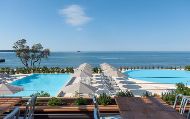 Maistra Select Amarin Resort