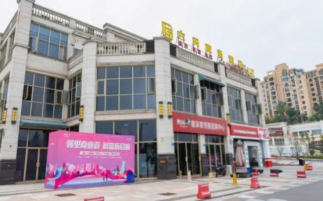 Six Day Business Hotel