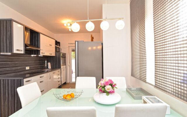Apartment 1977