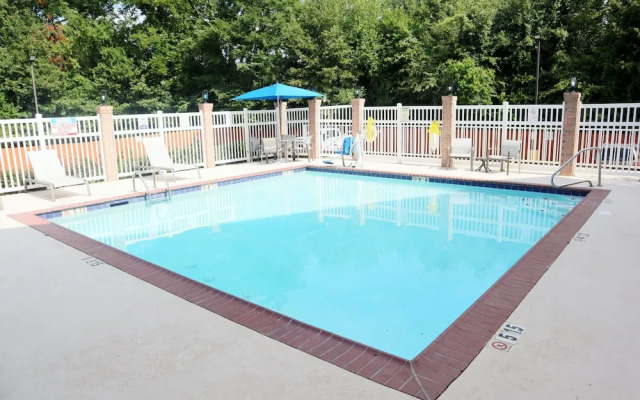 Holiday Inn Express Hotel & Suites Baton Rouge North