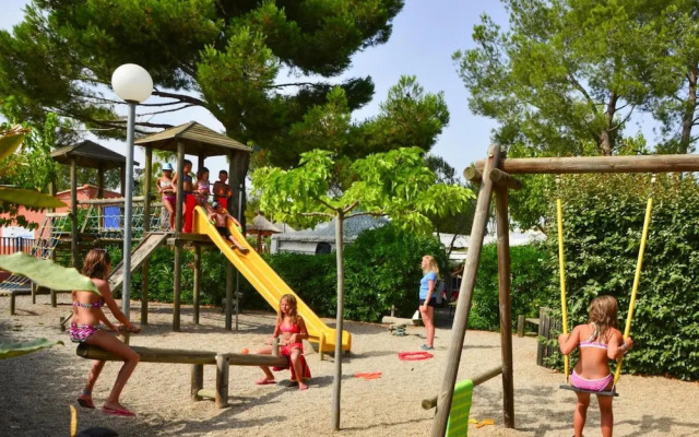 Mobilhome in Bessan With Terrace