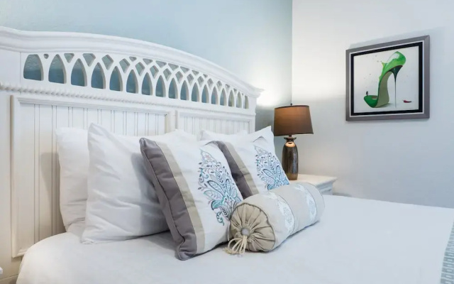 Oasis Escape Townhome 3 Bedroom Condo by Redawning
