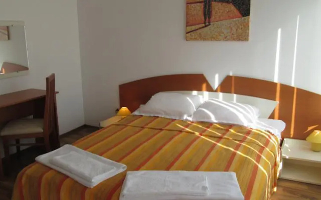 Ramada 2 Alexander Services Apartments