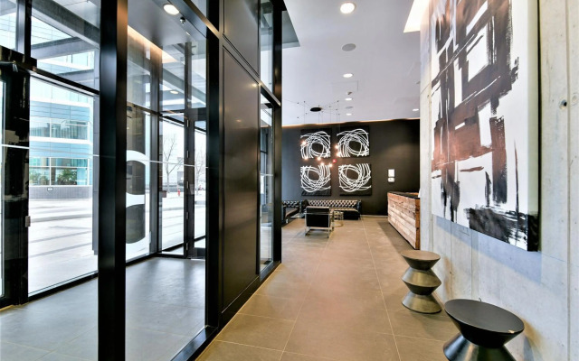 Cozy Skyline Entire Condo in Downtown, Across MTS