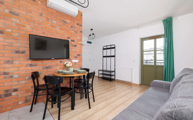 Dietla Apartment With A/C by Renters