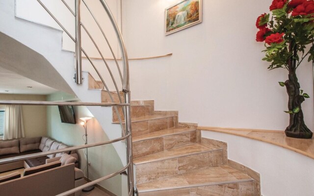 Nice Home in Sevid With 6 Bedrooms, Wifi and Outdoor Swimming Pool