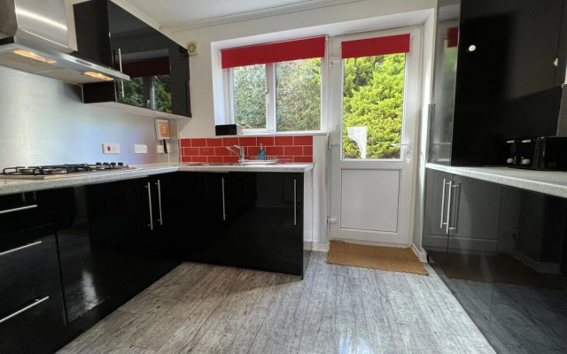 3 Bedroom Bungalow Moelfre- Private Garden,parking