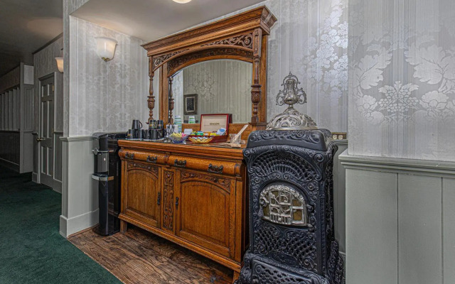 The General Palmer Hotel