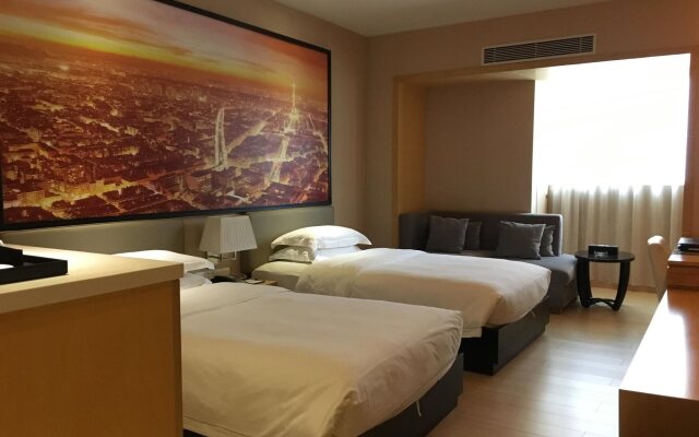 J hotel