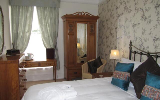 The Shirley - Guest house