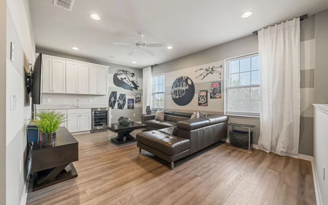 Spacious Home w/ Private Pool/spa! Sleeps 21