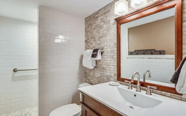 Dolphin Point 103b 2 Bedroom Condo by RedAwning