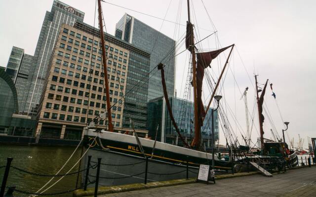 Discovery Dock Apartments West