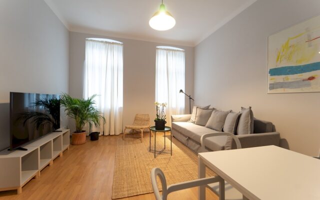 Cozy and Quiet Apartment in Beautiful Neighborhood