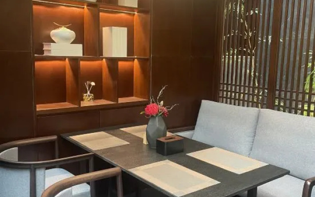 QIANNA HOTEL (Gongyi Huaxi Square)