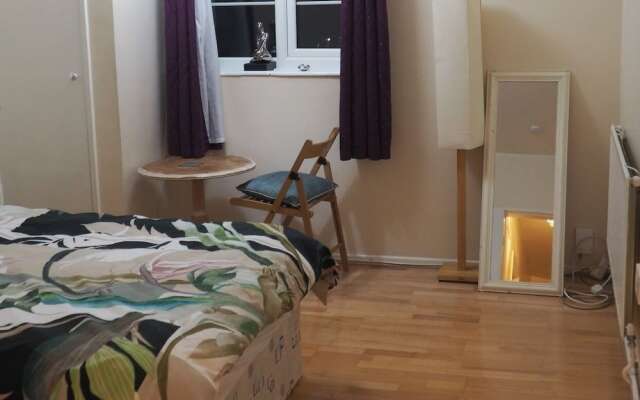 Cosy Quiet Top-floor Flat Across From Dulwich Park