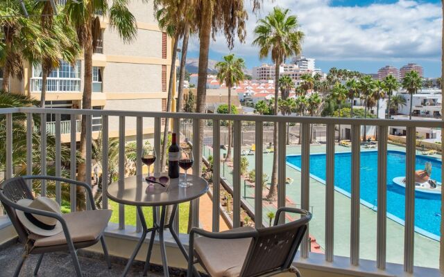 Y2F. Apartment with Pool View and next to the Beach!
