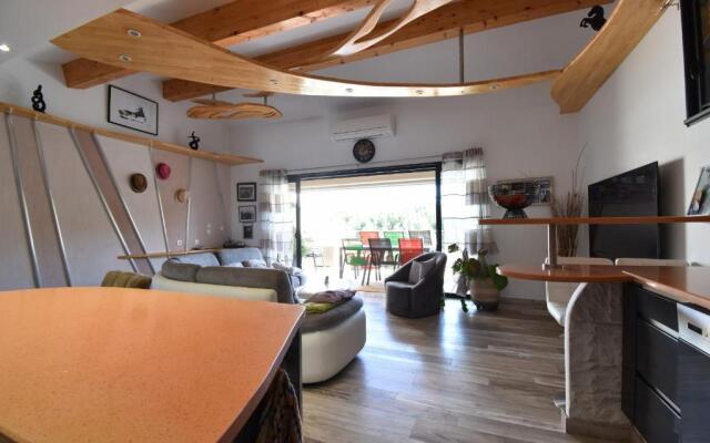 T2 vue canal et remparts d'Aigues Mortes