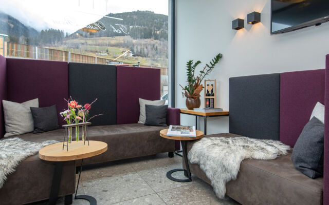 Emma Deluxe Aparthotel